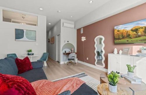 Fairmount Apartment | Modern 1BR Near Metro - Walk to MET & Cafes - Free Parking