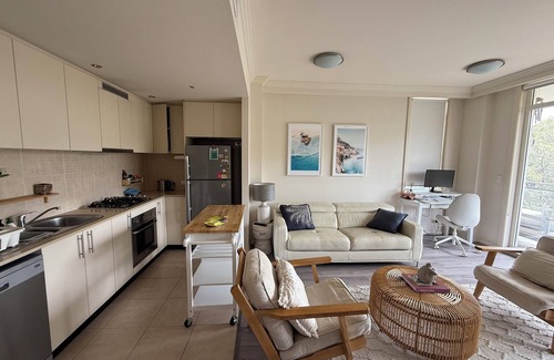 Meadowbank Apartment | Modern 1BR- Unbeatable Location - Steps to Train, Wharf & City Fun!