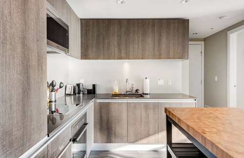 Victoria Park House | Modern 1Br with Mountain views on the 34th floor