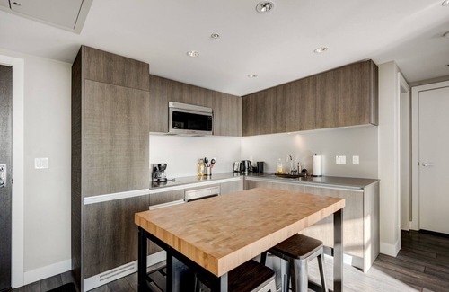 Victoria Park House | Modern 1Br with Mountain views on the 34th floor