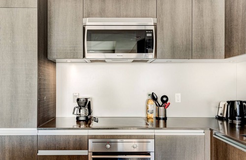 Victoria Park House | Modern 1Br with Mountain views on the 34th floor