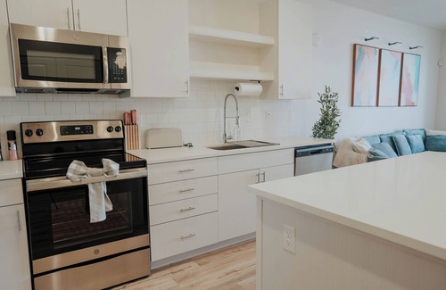 People's Freeway Apartment | Modern 1BR with Soul -Views, Wine & Wi-Fi