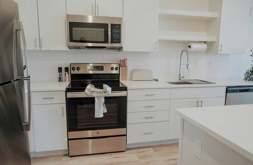 People's Freeway Apartment | Modern 1BR with Soul -Views, Wine & Wi-Fi