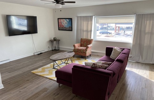 Jefferson Park Apartment | Modern 2 bdrm apt near O'Hare and downtown