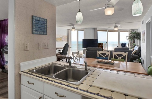 Sneads Ferry Condo | Modern 2 bedroom Oceanfront condo