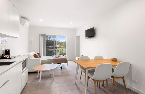 Callala Beach Apartment | Modern 2 Bed Apartment with BBQ - 6 Min walk to beach