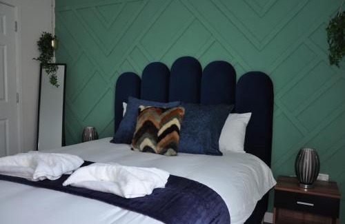 Central Milton Keynes Apartment | Modern 2-Bed Apartment, The Hub MK, Free Parking & Smart TV