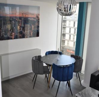 Central Milton Keynes Apartment | Modern 2-Bed Apartment, The Hub MK, Free Parking & Smart TV