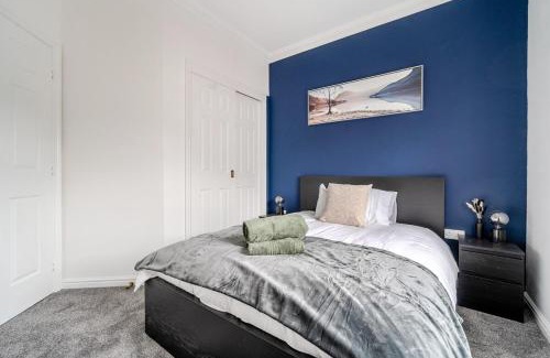 Lychpit Apartment | MODERN 2 BED APARTMENT LOCATED CHINEHAM BUSINESS PARK with FREE PARKING, WIFI, NETFLIX BY AI ESTATE GROUP