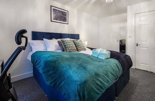 George Green Apartment | Modern 2 Bed Apartment Minutes Away From Heathrow