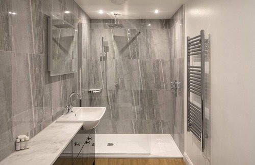 Swindon Apartment | Modern 2 Bed Apartment in Old Town Swindon