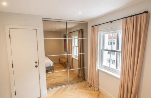 Fitzrovia Apartment | Modern 2 bed Charlotte Street apartment on 3rd floor
