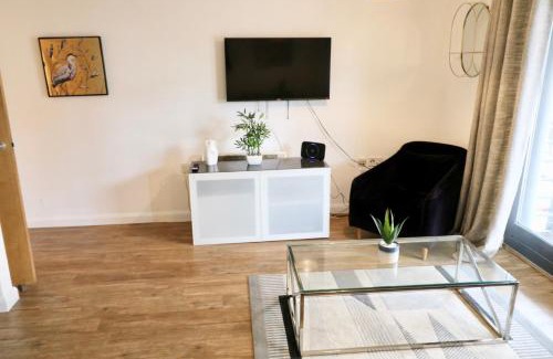 Homerton Apartment | Modern 2 bed close to station