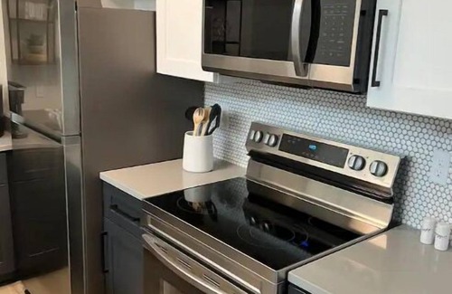 Lincoln Condo | Modern 2 Bed Condo Near Haymarket