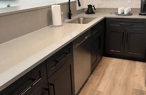 Lincoln Condo | Modern 2 Bed Condo Near Haymarket