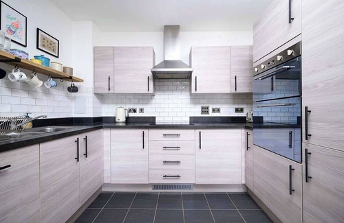 Higham Hill Apartment | Modern 2-Bed Flat near Tottenham Stadium, London