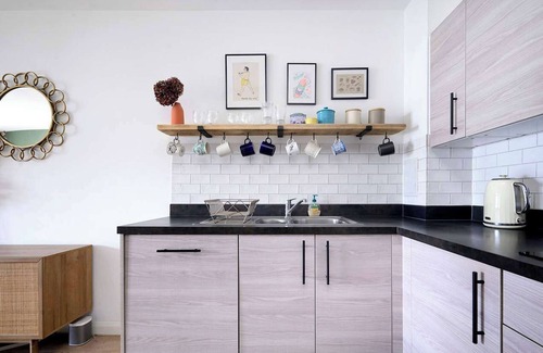 Higham Hill Apartment | Modern 2-Bed Flat near Tottenham Stadium, London