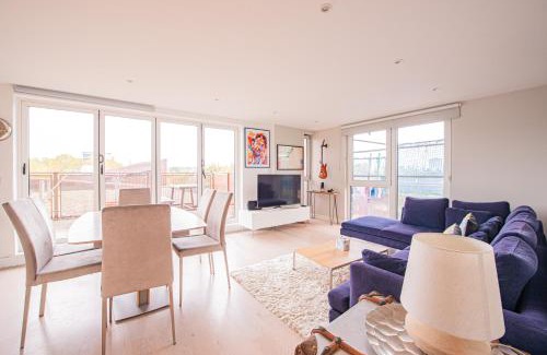 Latchmere Apartment | Modern 2 Bed Flat in Battersea Close to Transport