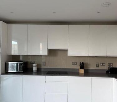 Park Royal Apartment | Modern 2 bed flat in Ealing