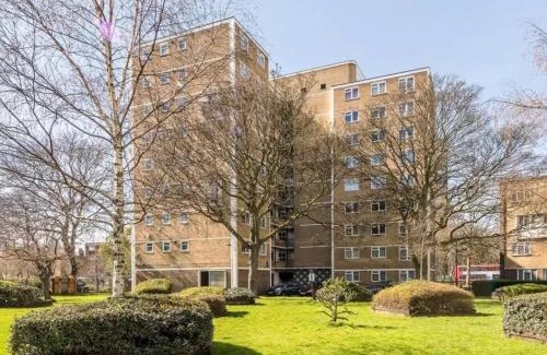 Kennington Apartment | Modern 2 Bed Flat with Balcony in Central London