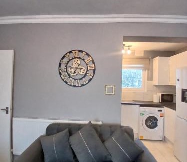 Kennington Apartment | Modern 2 Bed Flat with Balcony in Central London