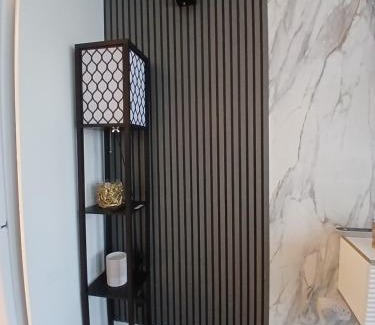 Kennington Apartment | Modern 2 Bed Flat with Balcony in Central London