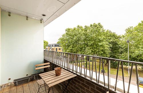 Lea Bridge Apartment | Modern 2-Bed Flat with Terraces in Leyton