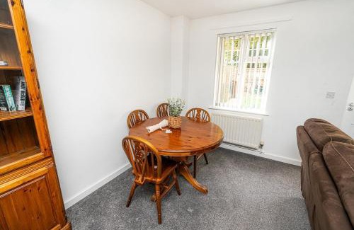 Sherborne St. John House | Modern 2-Bed Home with Driveway – Basingstoke