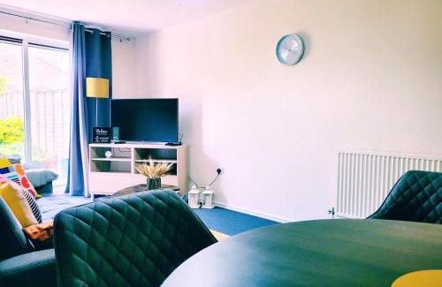 Stoke Gifford Apartment | Modern 2 bed house- Free parking and close to the centre