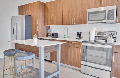 Overtown Apartment | Modern 2 Bed Mins from Brickell W/Free Parking
