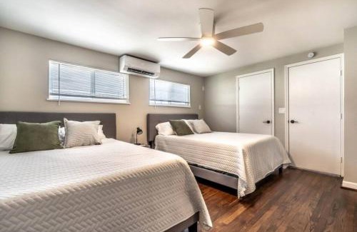 Neartown Apartment | Modern 2 Bed near Rice University