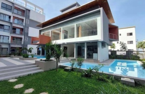 Serrekunda Apartment | Modern 2 bed seaview Apartment/Aquaview