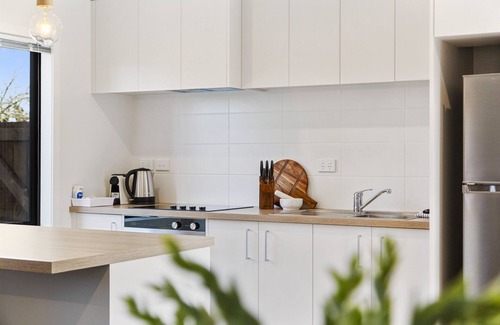 Frankton House | Modern 2-Bed Townhouse Near Hamilton Lake Domain
