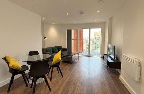 Bracknell Apartment | Modern 2 bed with parking - Grand Exchange, Brackn