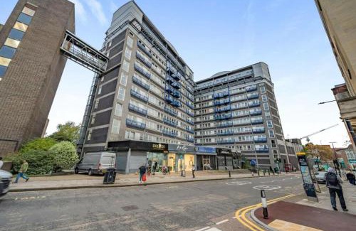 Woolwich Apartment | Modern 2 bedroom 2 Bathroom Flat, Free Parking in Woolwich