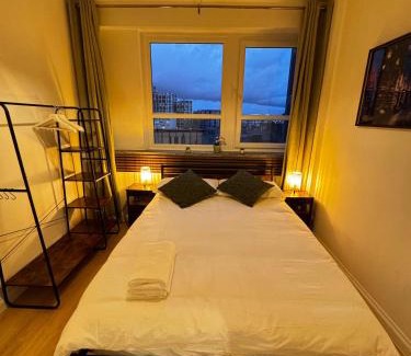 Woolwich Apartment | Modern 2 bedroom 2 Bathroom Flat, Free Parking in Woolwich