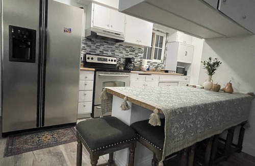 Downtown Las Vegas Apartment | Modern 2-bedroom 3-beds apartment with WiFi, AC in awesome Las Vegas