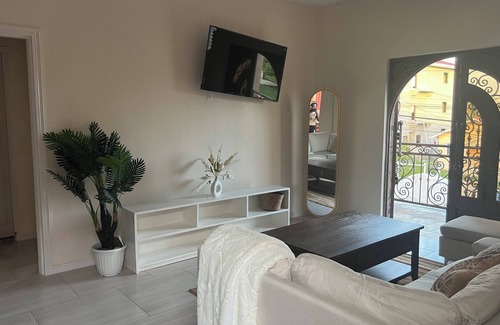 Georgetown Apartment | Modern 2-bedroom apartment in with WiFi, AC