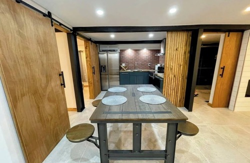 Highland Historic District Apartment | Modern 2-bedroom apartment in a central location