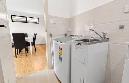 Mooroobool Apartment | Modern 2 Bedroom Apartment for Small Groups Cairns