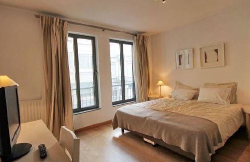 Postel Apartment | Modern 2-bedroom apartment, metro Louise (Sept-Oct; 2 weeks minimum)