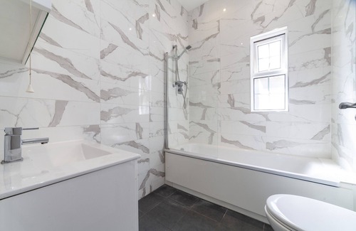 Fulham Broadway Apartment | Modern 2- Bedroom Apartment in West Kensington