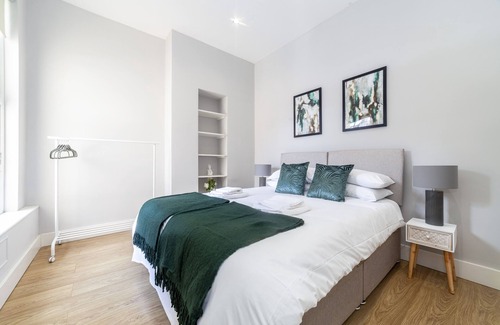 Fulham Broadway Apartment | Modern 2- Bedroom Apartment in West Kensington