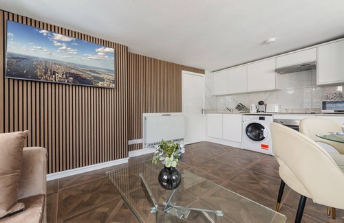 Soho Apartment | Modern 2-Bedroom Apartment in the Heart of Soho. 5