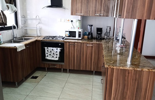 Kilimani Apartment | Modern 2-bedroom apartment Fully Furnished and serviced with free Internet.