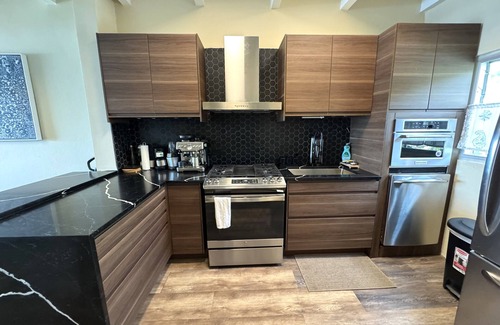 Estate Altona Condo | Modern 2-bedroom condo in wonderful Ft. Augusta with AC, WiFi