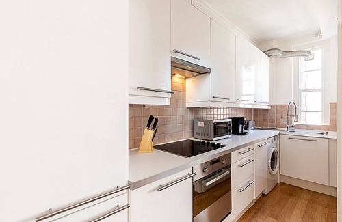 Lancaster Gate Apartment | Modern 2 Bedroom Flat Near Queensway