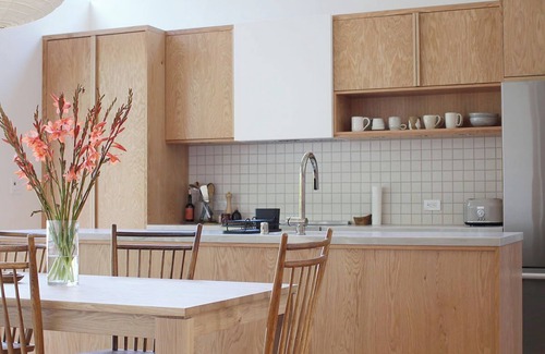 Longfellow House | Modern 2-bedroom garden house in North Oakland with private yard