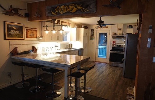 Clare Cottage | Modern 2-bedroom lakefront cottage