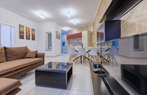 St. Andrew's Apartment | Modern 2-Bedroom Maisonette in Swieqi